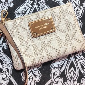 Authentic Michael Kors wristlet, EUC